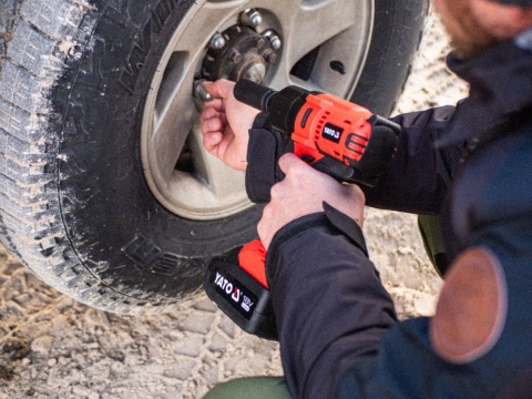 KLUCZ UDAROWY YATO 18V, 1/2'', 700 NM – AKUMULATOR 3 AH