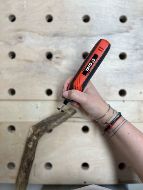 MINISZLIFIERKA YATO 4V, 51 AKCESORIÓW – AKUMULATOR 1,5 AH