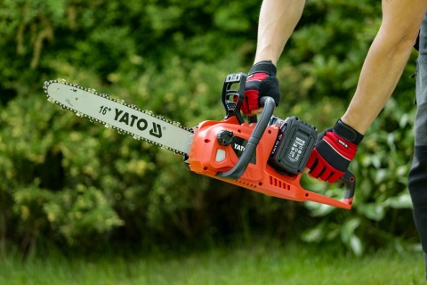PILARKA ŁAŃCUCHOWA YATO 36V, PROWADNICA 16", 15 M/S – 2 x AKUMULATOR 4 AH, PODWÓJNA ŁADOWARKA