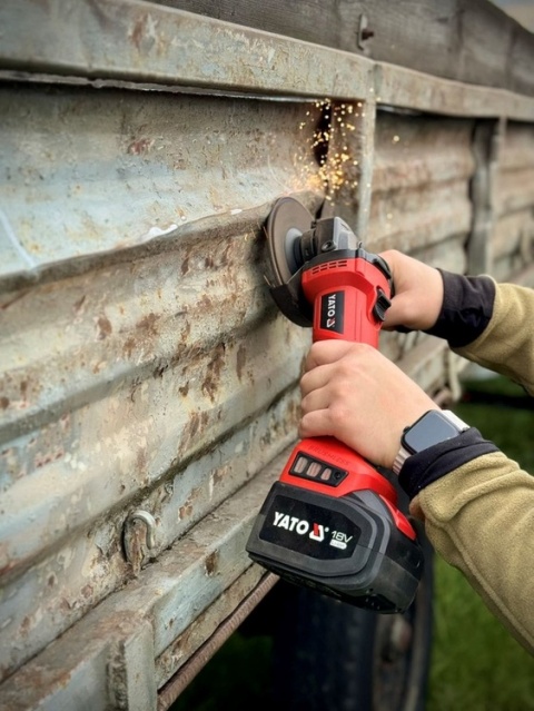 SZLIFIERKA KĄTOWA YATO 18V, 125 MM, 3000–8500 MIN⁻¹ – 2 x AKUMULATOR 4 AH