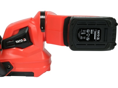 NOŻYCE DO ŻYWOPŁOTU AKUMULATOROWE YATO 18V, 55 CM, OBROTOWE – AKUMULATOR 2.0 AH