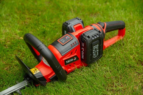 NOŻYCE DO ŻYWOPŁOTU AKUMULATOROWE YATO 36V, 55 CM, OBROTOWE – BEZ AKUMULATORA