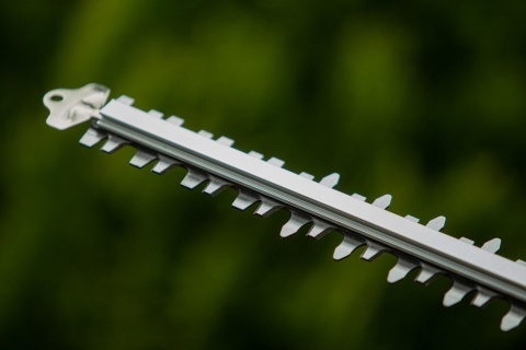 NOŻYCE DO ŻYWOPŁOTU AKUMULATOROWE YATO 36V, 55 CM, OBROTOWE – BEZ AKUMULATORA