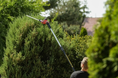 OGRODOWE NARZĘDZIE WIELOFUNKCYJNE YATO 18V – BEZ AKUMULATORA
