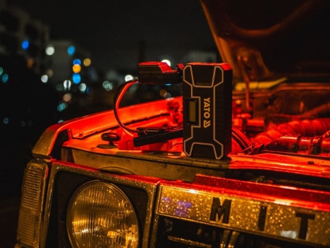 URZĄDZENIE ROZRUCHOWE / POWER BANK YATO 12000mAh Z WYŚWIETLACZEM LCD