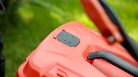 KOSIARKA AKUMULATOROWA YATO 36V, 43 CM – BEZ AKUMULATORA