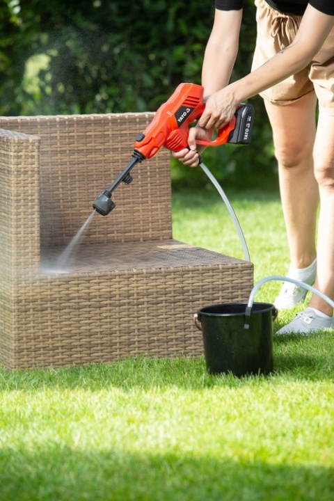 MYJKA CIŚNIENIOWA YATO 18V 23 BAR Z FUNKCJĄ ZASYSANIA – BEZ AKUMULATORA