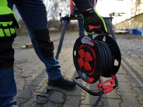 PRZEDŁUŻACZ BĘBNOWY YATO 3 × 1,5 mm² – 20 m – 4 GNIAZDA IP44