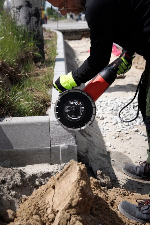 SZLIFIERKA KĄTOWA YATO 2800W 230 MM