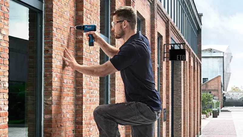 WIERTARKO-WKRĘTARKA AKUMULATOROWA UDAROWA BOSCH GSB 120-LI 12 V 30 Nm 2×2.0 Ah Li-Ion WALIZKA - obrazek 4